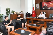 Şahinkaya Merküt roket takımı Başkan Aktaş ile Sanayi ve Teknoloji İl Müdürü Latif Deniz’i ziyaret etti